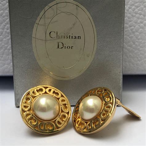 christian dior vintage pearl earrings.